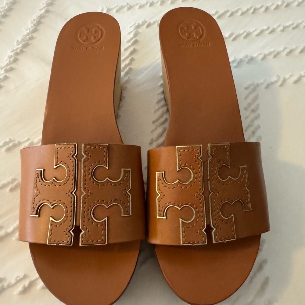 Tory Burch Ines Tan Leather Wedge Slides. Excellent condition—LIKE NEW!